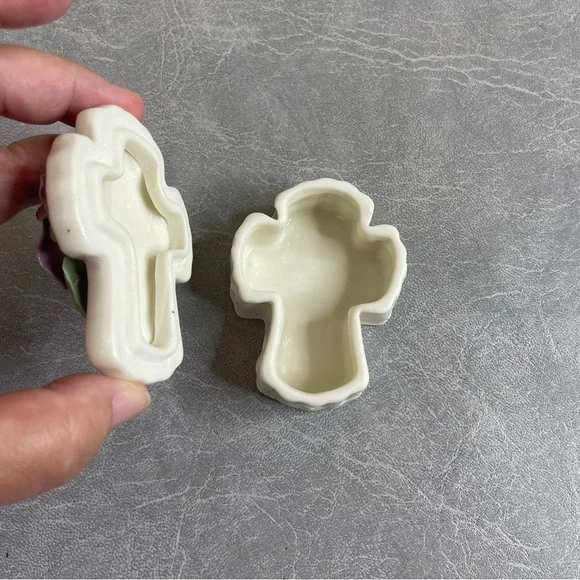 Vintage Porcelain Purple Floral Cross Small Box and Lid for Jewelry/Rings - Picture 2 of 7